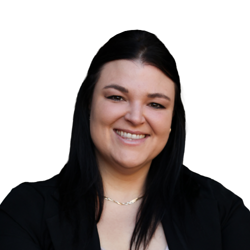 Ein lächelnde junge Frau mit dunkelbraunen, langen Haaren und einem schwarzen Oberteil.